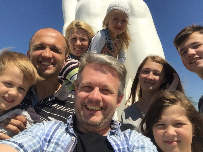 Oksana og Dima fra Gomel/Hviderusland på besøg - skøn dag i Esbjerg sammen med alle deres børn :-)